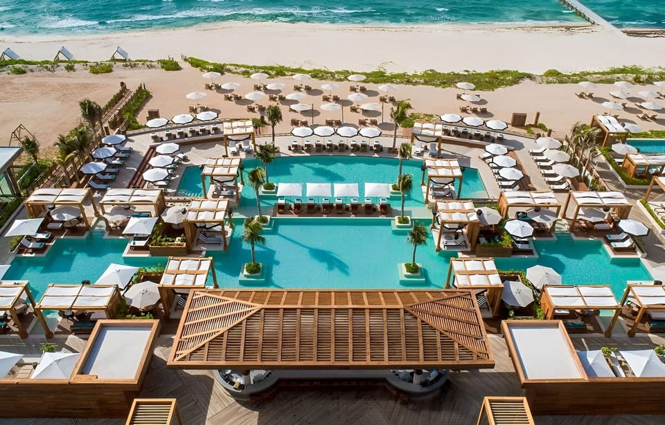 The Beach club (Pool)