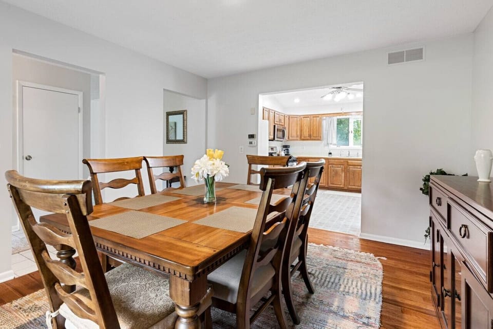 Dining room directly off the kitchen