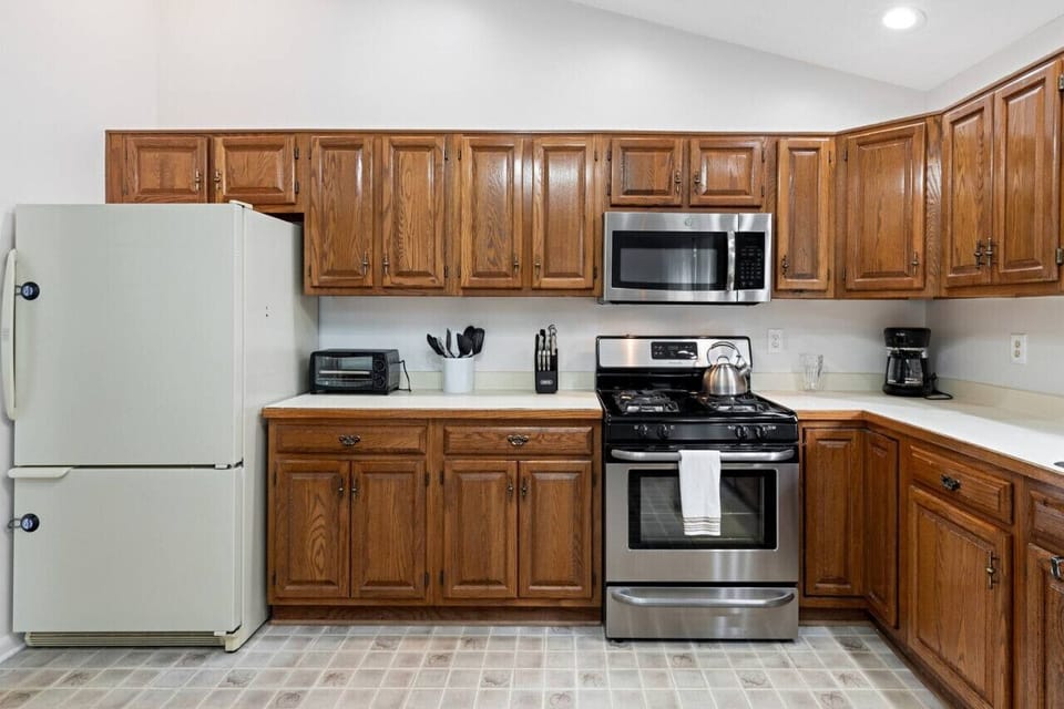 Stainless Steel Applainces - stove/open, microwave and dish washer