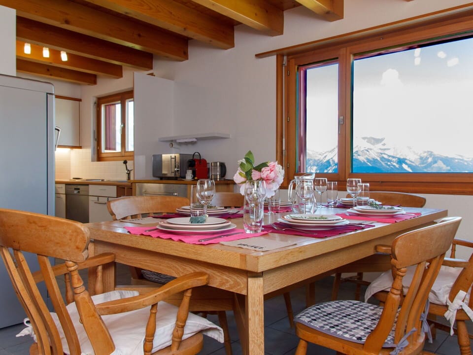 Table, Property, Furniture, Tableware, Wood, Interior Design, Chair, Dishware, Kitchen & Dining Room Table, Real Estate