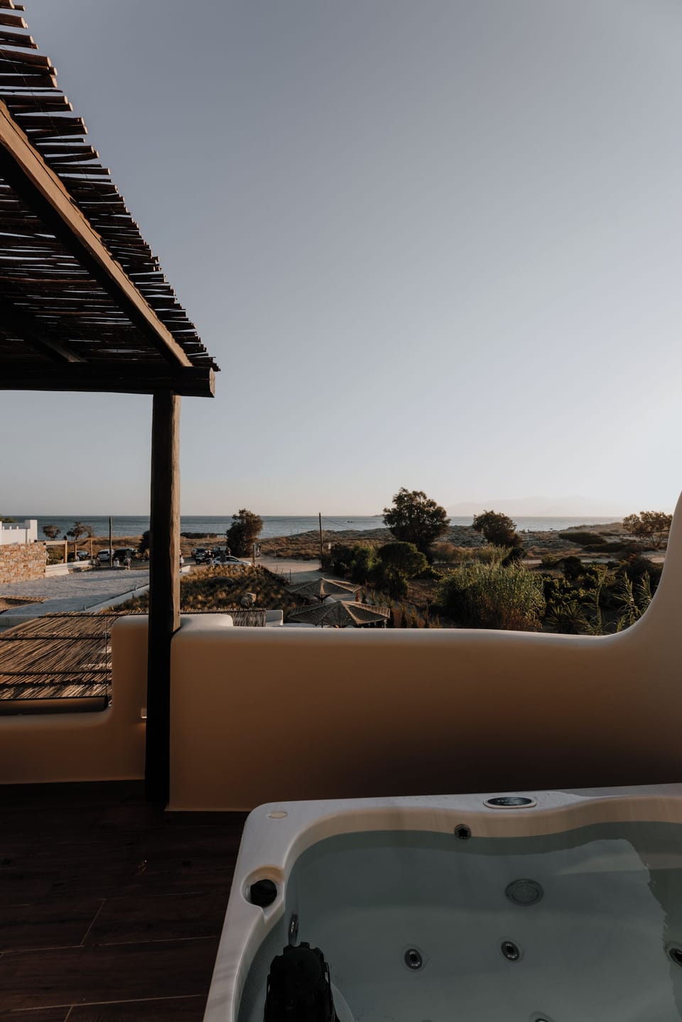 Outdoor spa tub