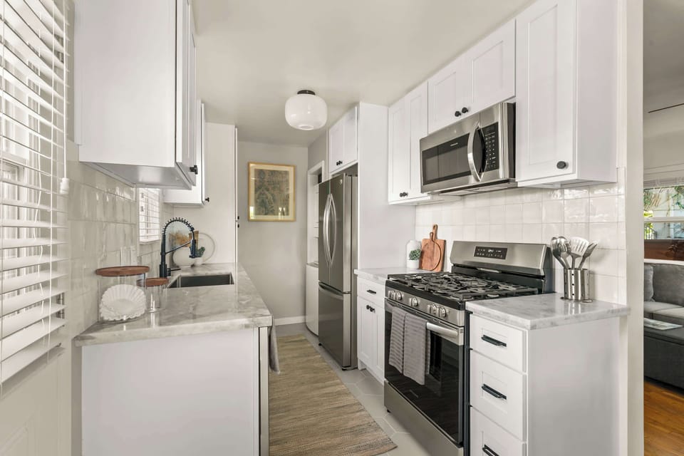 Stylish, brand new kitchen!