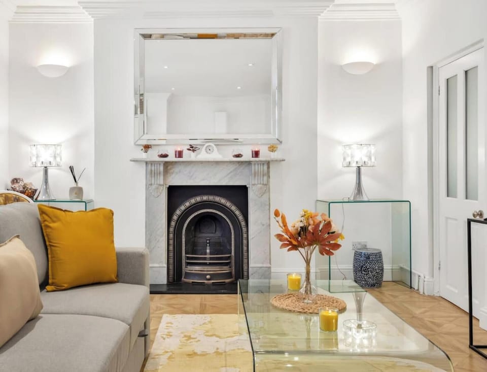 LIVING ROOM WITH CHIMNEY