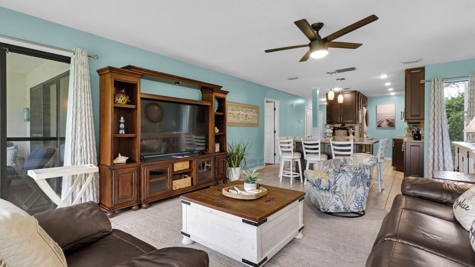 Edgewater Golf Villa 707 Living Area