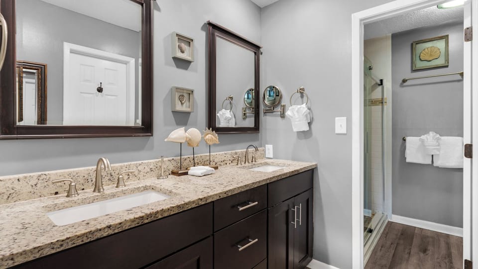 Edgewater Golf Villa 707 Bathroom