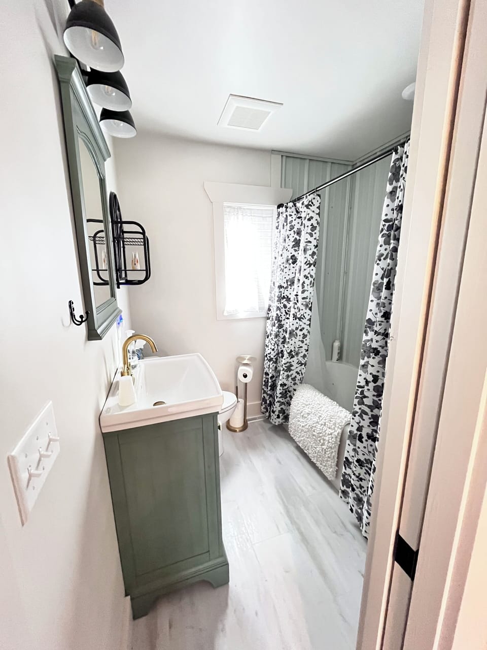 Main bath next to Bdrm 1