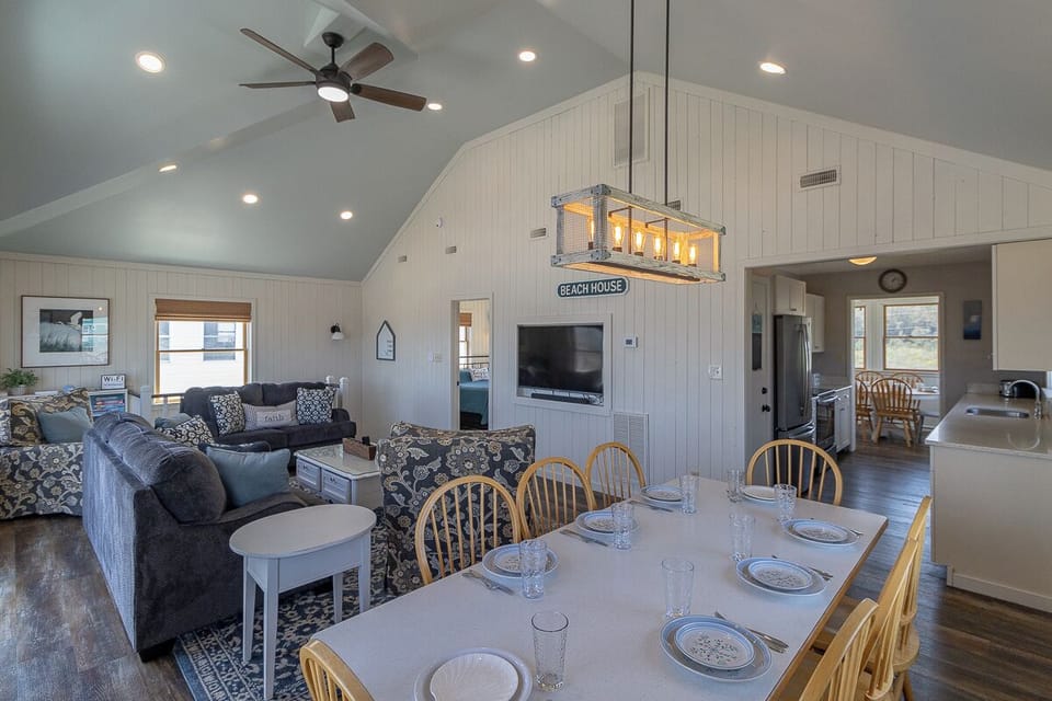 Top Level Dining Area