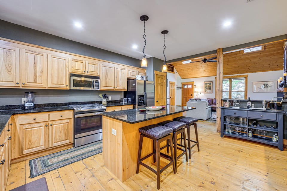 Kitchen | Main Level | Keurig & Drip Coffee Makers | Dishwasher
