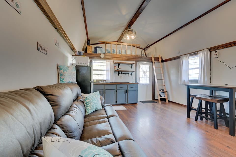 Steamboat Rock Vacation Rental | Studio | 1BA | 675 Sq Ft | Stairs to Enter