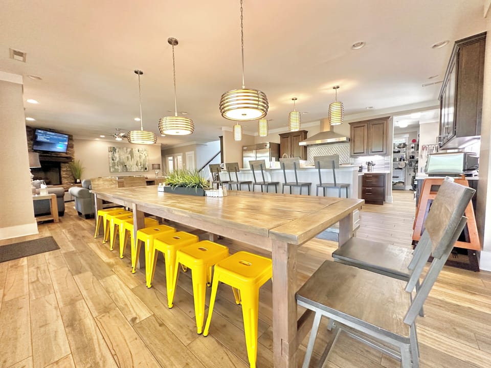 Large dining area with tons of seating!