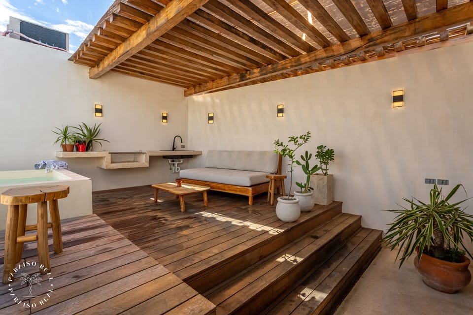 Outdoor spa tub