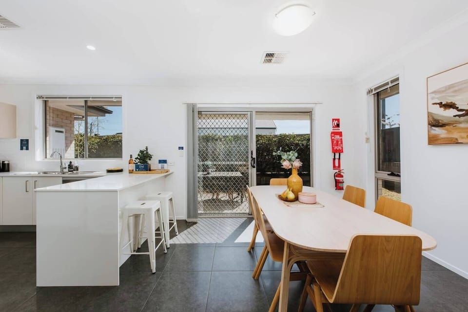  Share a meal around the dining table or immerse yourself in Mudgee’s booming food scene.
