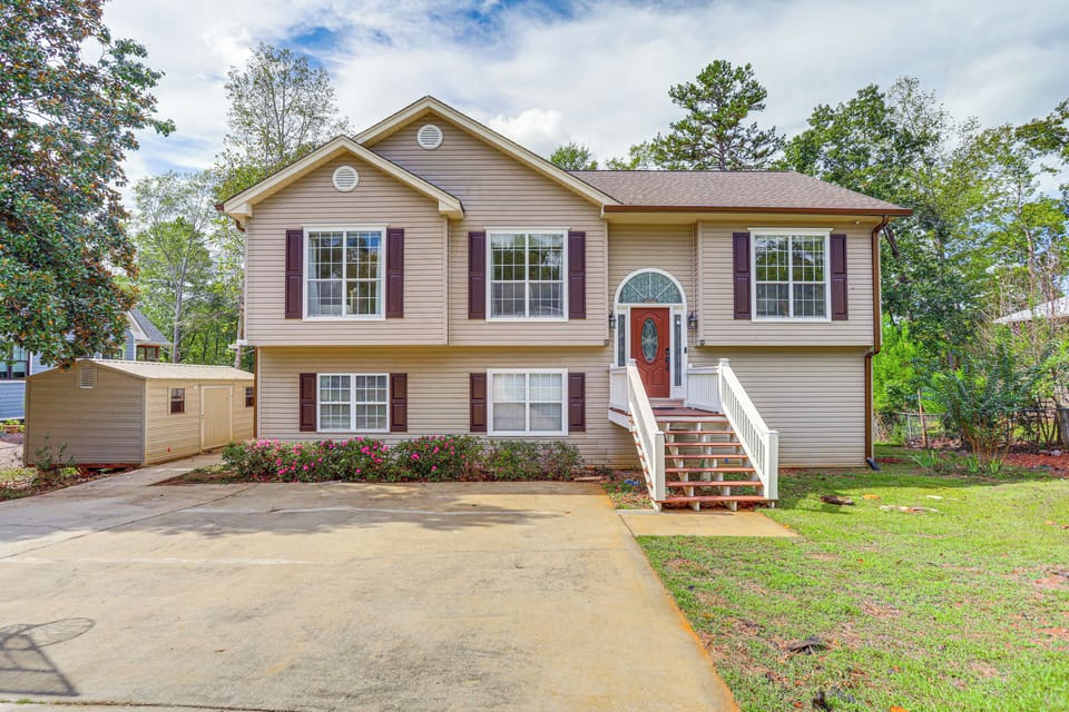 Murrayville Vacation Rental | 5BR | 3BA | Steps to Enter | 3,800 Sq Ft