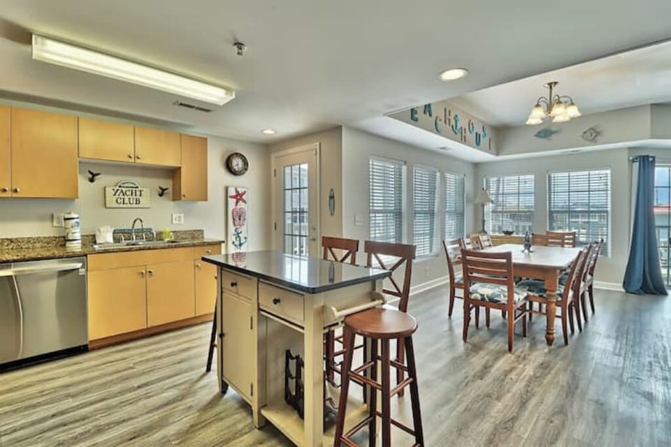 dining room with seating for 10