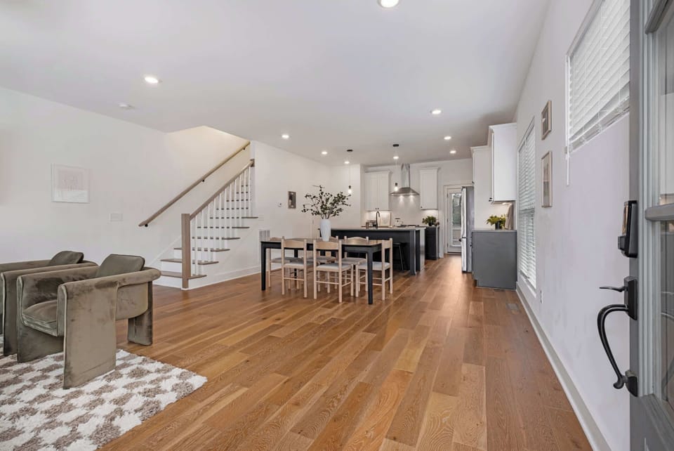 "The place was great. Plenty of room for everyone and great price. Clean and close to downtown." - Sarah 2024