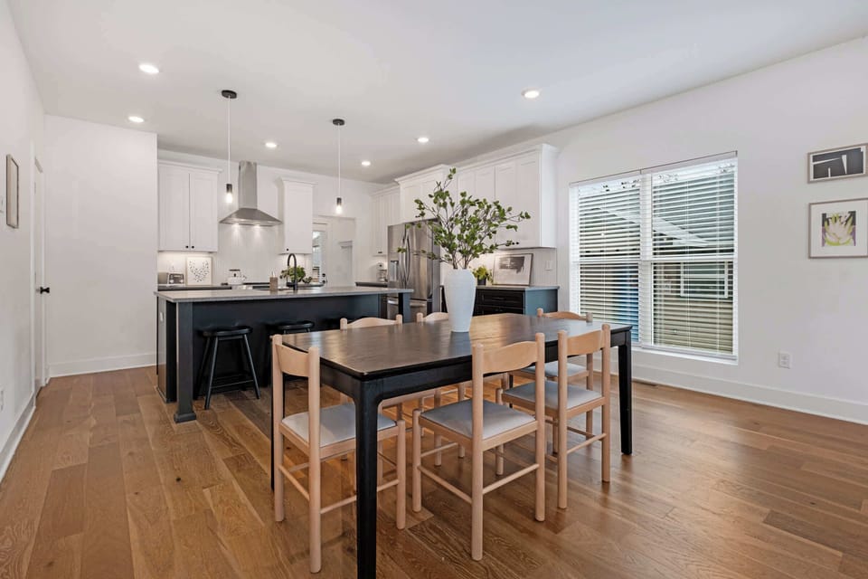 "Nash was a great host! He was very proactive and went out of his way to make our stay excellent. I would highly recommend Nash’s place to anyone visiting Nashville!" - Hyrum 2023