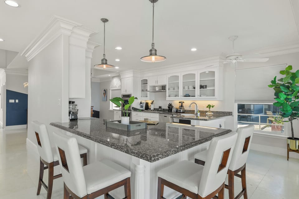 Kitchen bar