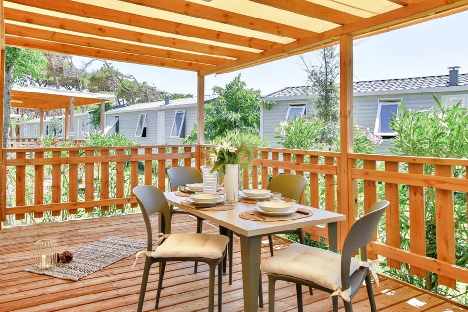 Nice and welcoming mobile home located near the beach with air conditioning of approximately 32 m2 composed of a living room, kitchenette with gas stove, fridge with freezer, pots and pans.A bedroom with a double bed and two other bedrooms with two singl Campground/ 
RV Resort in Lazio