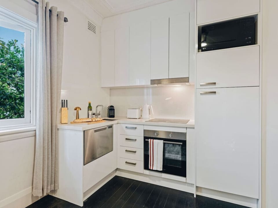 Full kitchen