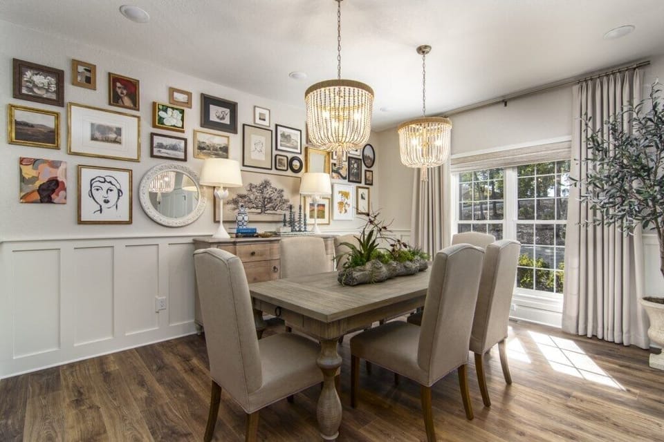 Dining Space seats 6