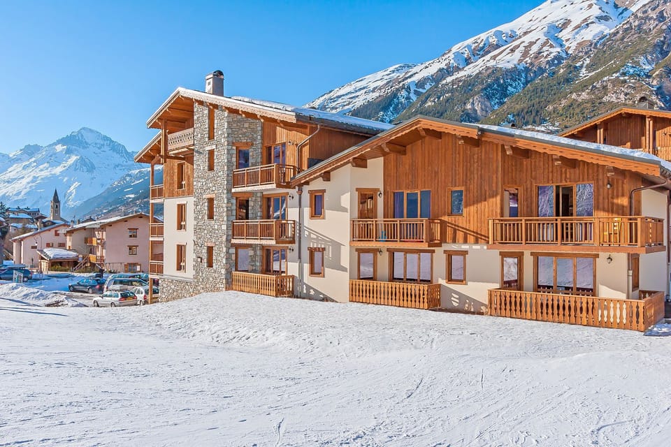 This charming chalet blends seamlessly with its natural surroundings, offering a warm and inviting space to unwind after an exhilarating day on the slopes.