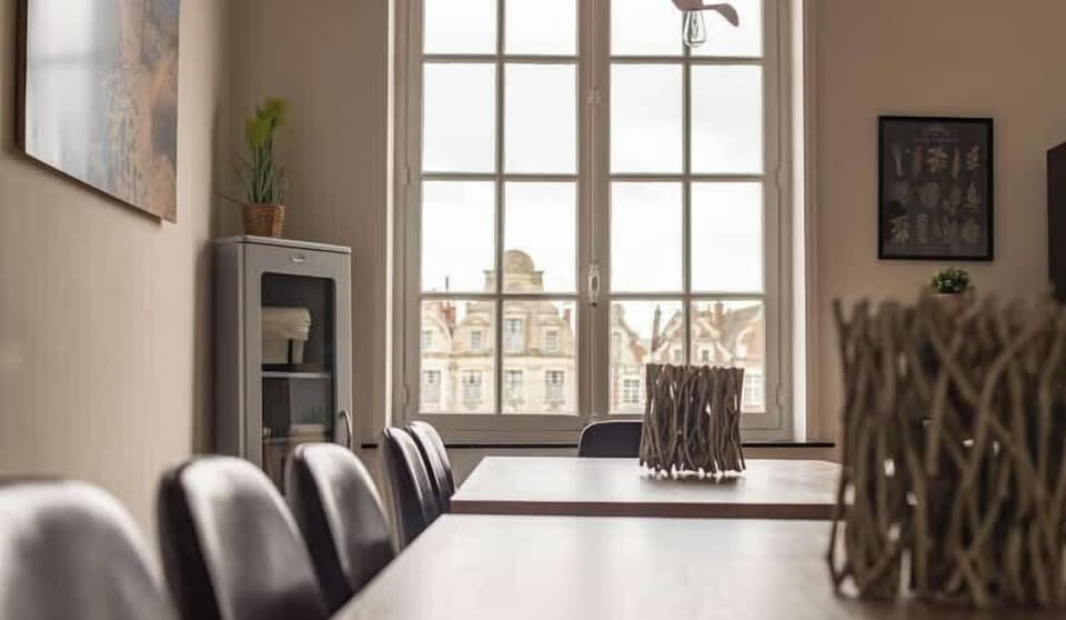 Cuisine ouverte avec espace salle-à-manger pour 20 personnes