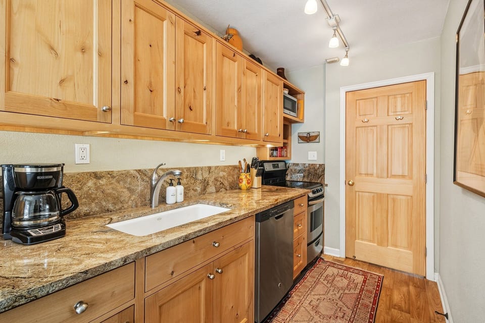 Galley Kitchen with all your needs for a perfect family vacation.