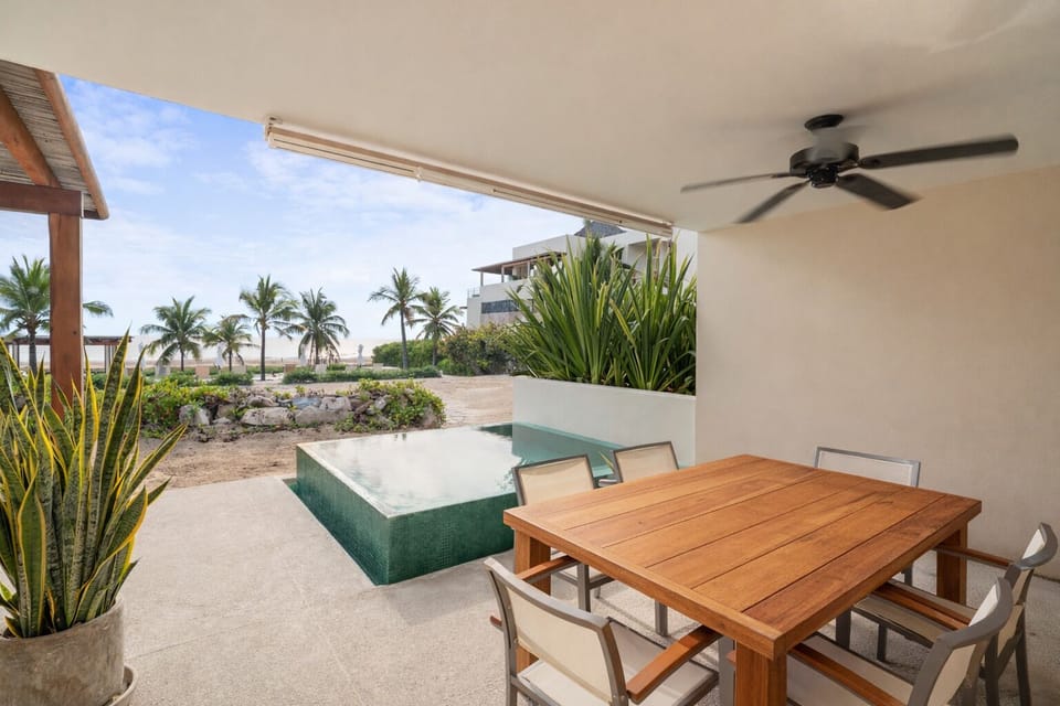 Relax in your exclusive plunge pool and enjoy open-air dining with lush greenery and a tranquil atmosphere.