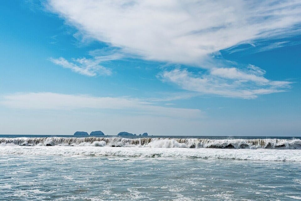 Take in the powerful sound of the Pacific waves from this stunning Playa Blanca setting. With wide-open ocean views and just a short walk to the beach, this peaceful escape offers the perfect mix of nature and serenity in Zihuatanejo.