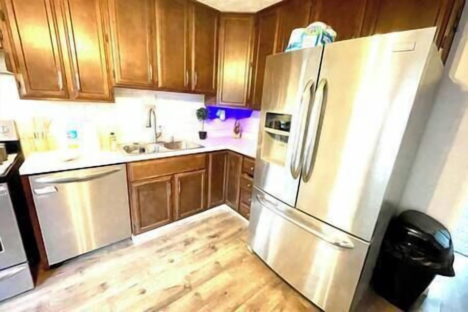 Full kitchen including stove, fridge, dishwasher and coffee maker