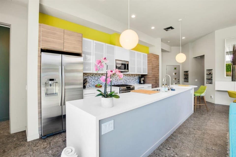 Step into a chef's paradise with this stylish, well-appointed modern kitchen. Featuring stainless steel appliances, sleek countertops, & ample cabinet space, it's the perfect space to cook & gather with family & friends, creating delicious memories!