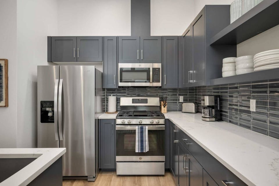 Cook delicious meals for breakfast, lunch, and dinner in this fully equipped kitchen. We suggest grabbing some seafood from a local shop.