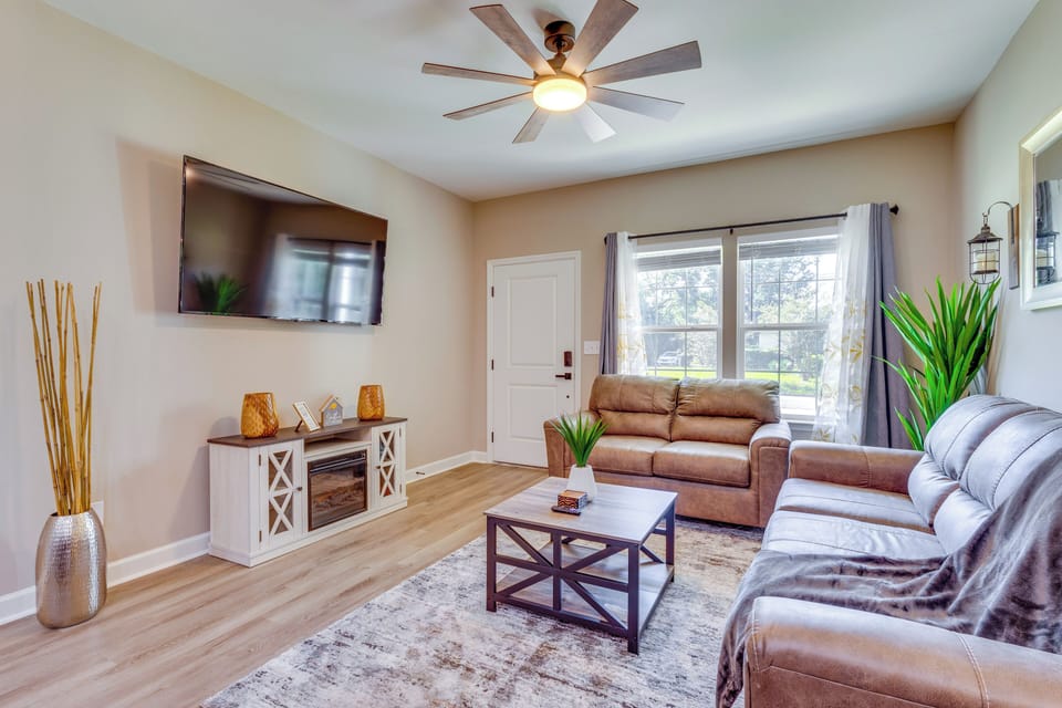 Tallahassee Vacation Rental | 3BR | 2BA | 1,200 Sq Ft | 2 Steps to Enter
