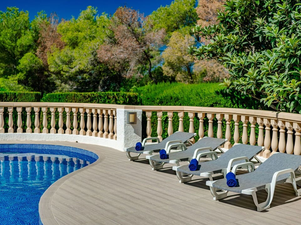 Water, Sky, Plant, Botany, Tree, Outdoor Furniture, Fence, House, Natural Landscape, Leisure