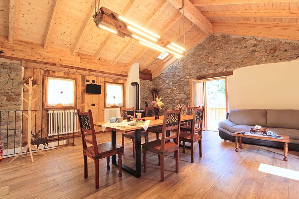 Autumn, Kitchen, Living Room, Spring, Summer