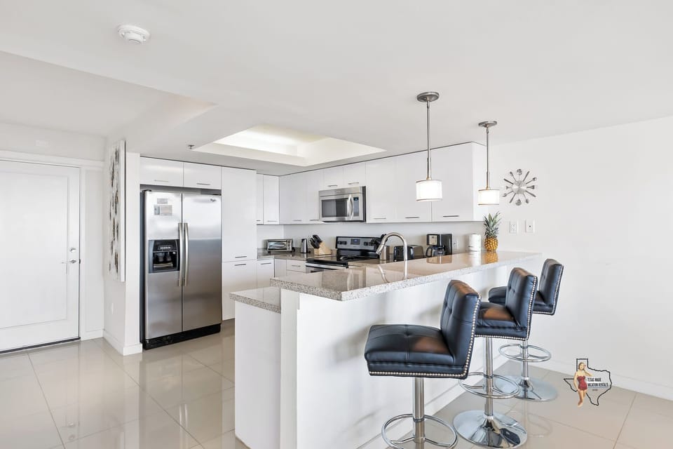 Stylish breakfast bar makes this a sociable open plan space.