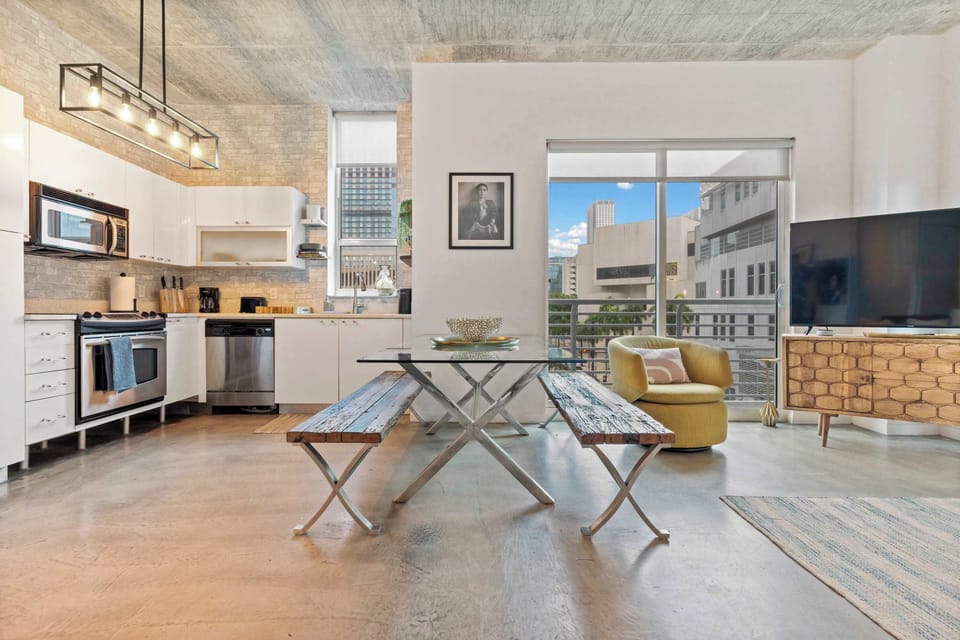 dining space for 6