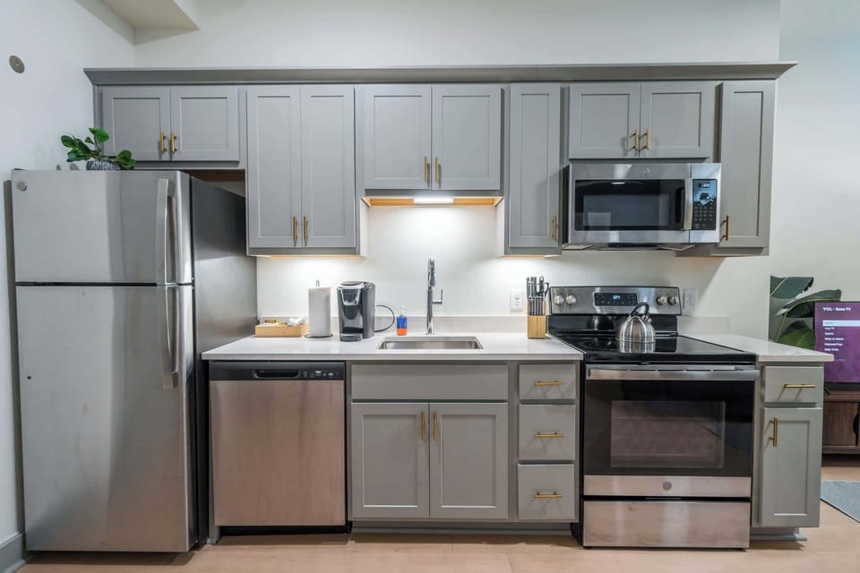 Kitchen: Fully equipped kitchen featuring stainless steel appliances.
