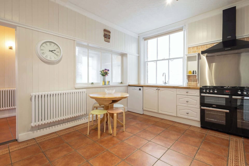 Chatsworth Townhouse II, Carlisle - Host & Stay