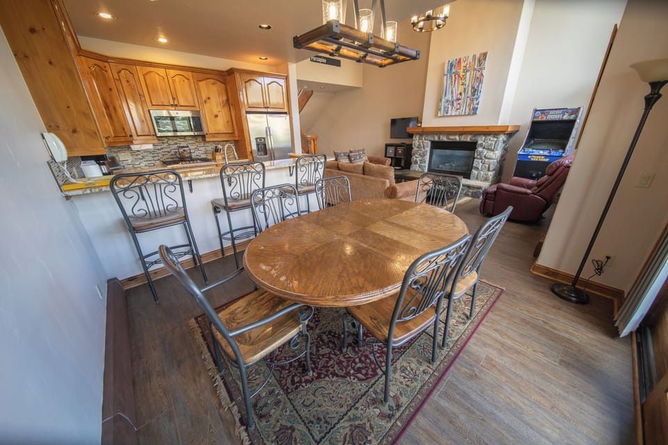 Enjoy a nice meal or game of cards together