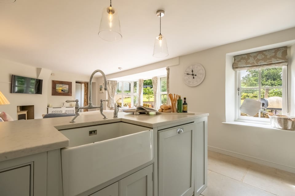 Ground floor: Modern kitchen
