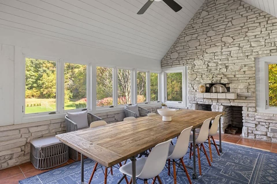 Dining with nature all around—because every meal deserves a view like this.