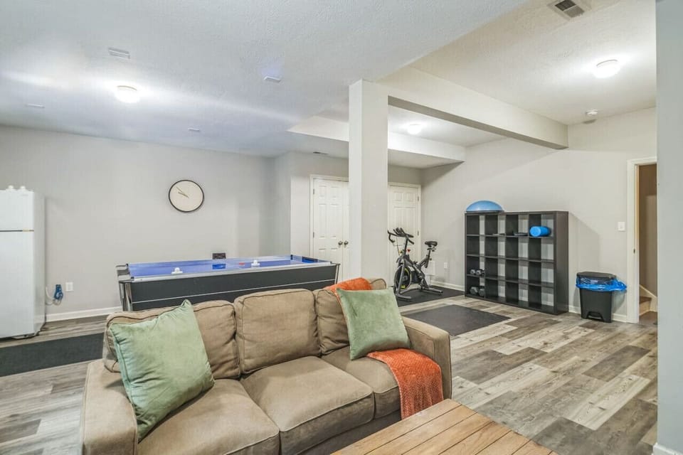 Bonus game room for relaxing and entertainment