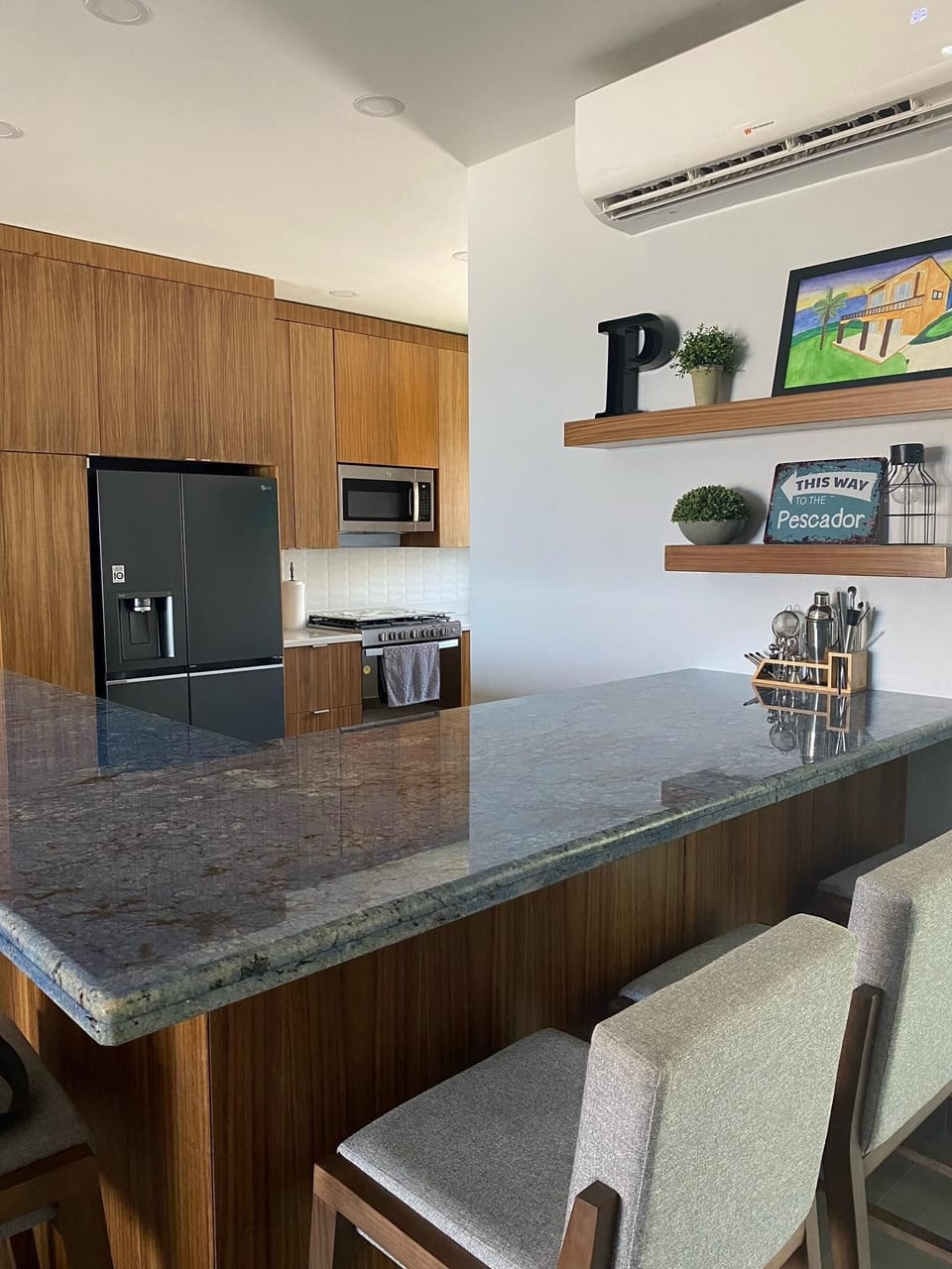 Comfy kitchen nook with four chairs