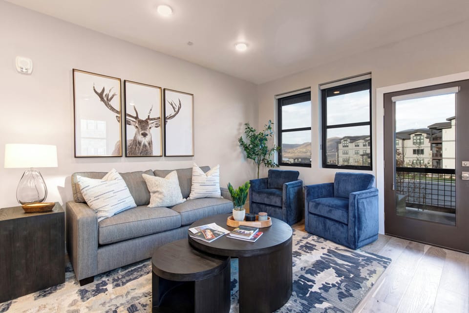 Great room with balcony