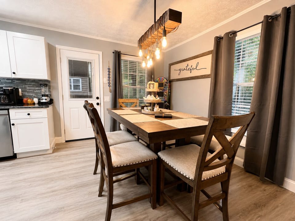 Dining room with extra seating!