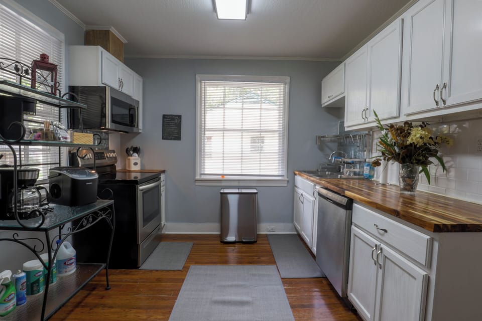 Full kitchen 3