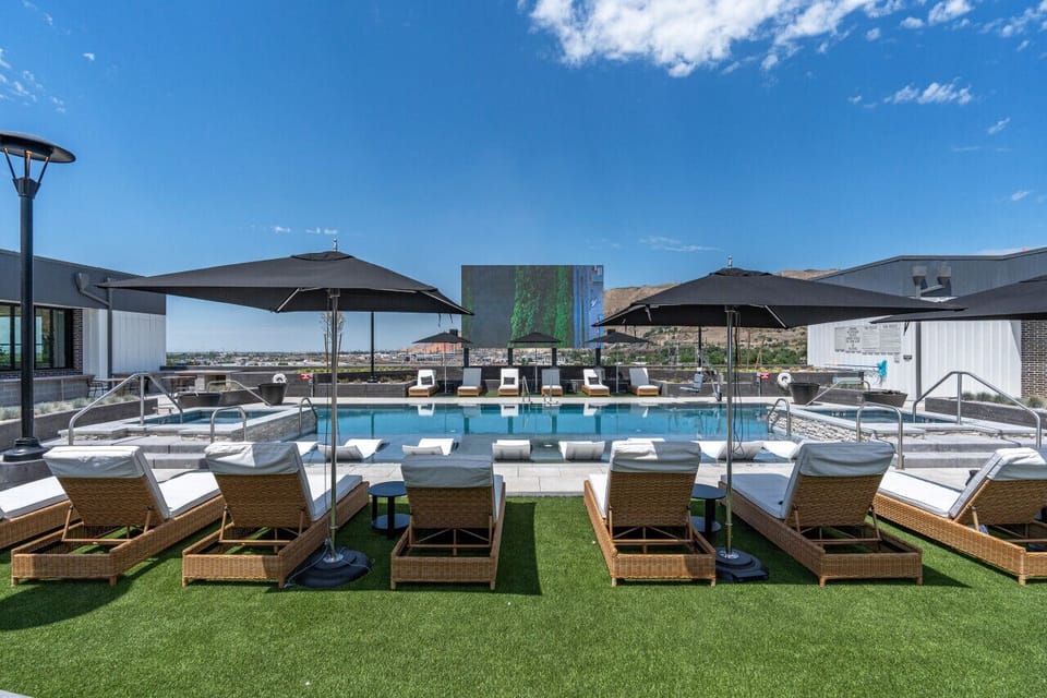 Year round rooftop swimming pool, 2 hot tubs and one HUGE JUMBOTRON for your entertainment.