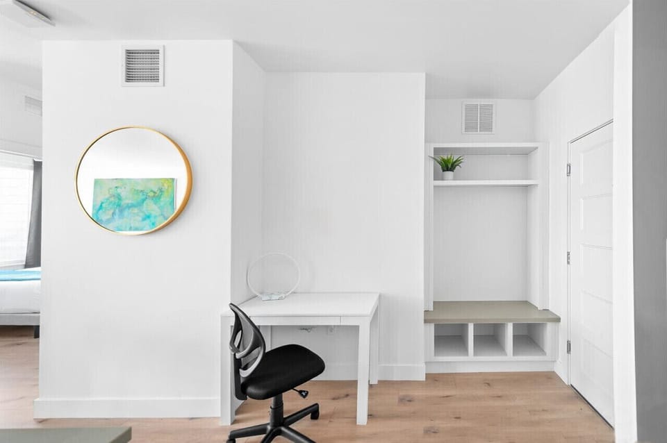 Beautiful dedicated workspace with fast wifi!!