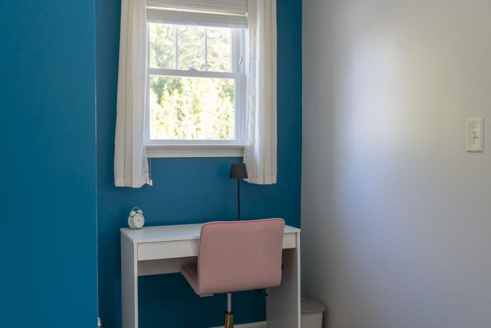 Dedicated workspace for bedroom 2